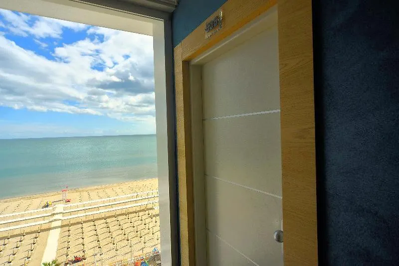 Hotel Daniel'S Fronte Mare Riccione 3*,